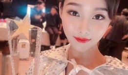 吃瓜中心网红雅典娜,吃瓜中心网红的瓜界传奇